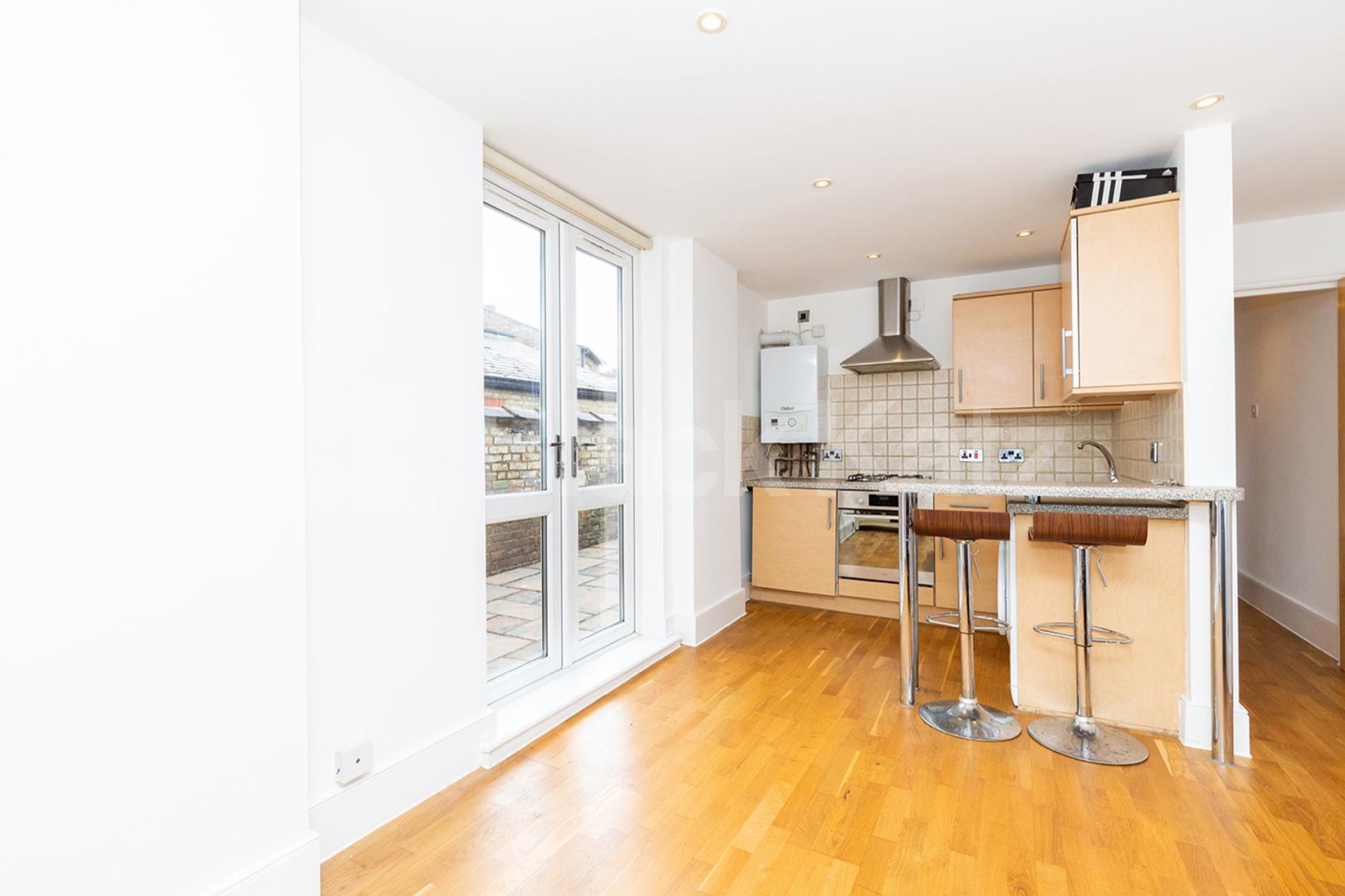 Minutes to a Zone 2 tube and the added benefit of a large private patio Highbury Park, Highbury